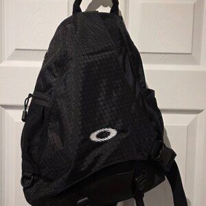 OAKLEY Tactical Sling Bag From The Oakley Design Team back in 2008 -Like New